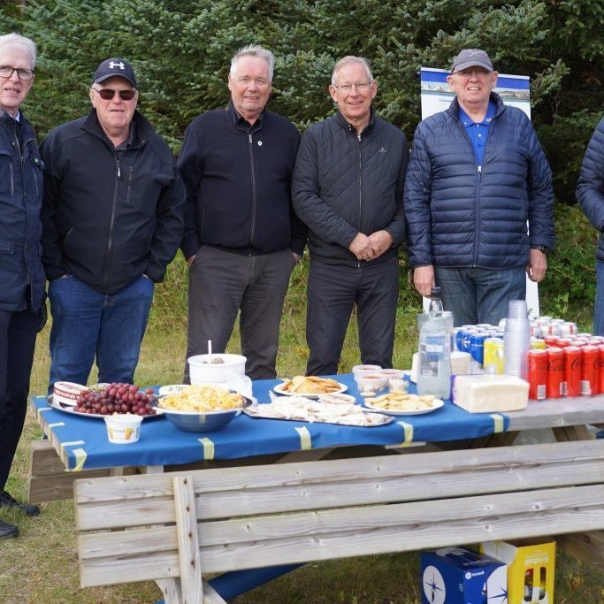 Félagar í Lionsklúbbnum Ásbirni Hafnarfirði, buðu upp á veitingar í heimsókn Alþjóðaforseta, í gróðurreit klúbbsins.